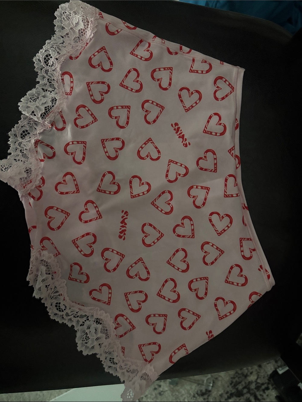 NWT SKIMS fits everybody lace cami and boyshort •CB candy heart print •small - Picture 8 of 9